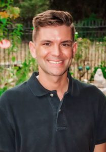 TEAM_TIDY_2 Get Organized with Jonathan, Your Trusted Home Transformation Specialist. Jonathan combines practical strategies with innovative solutions to declutter and organize your home, creating sustainable systems that bring lasting peace and functionality.